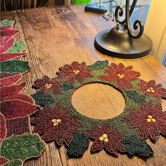 Christmas beaded Table runner and charger. - Picture 11 of 15